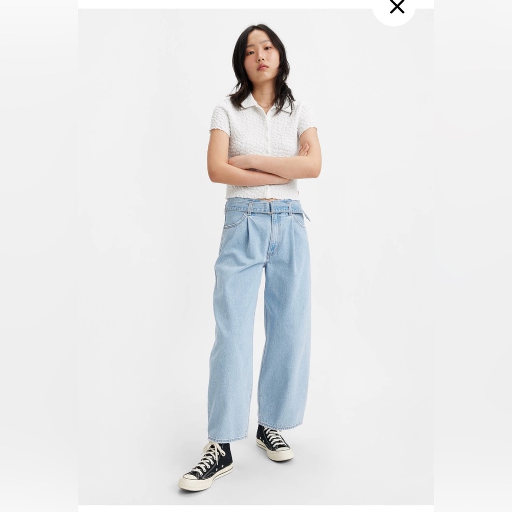 LEVI’S Women’s Belted Baggy Jeans, Light Blue  Size 25x26 inseam